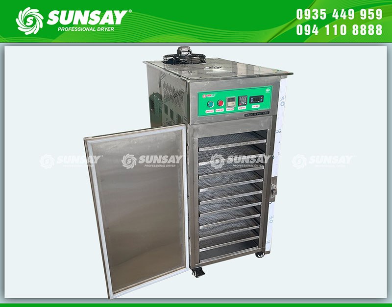 Máy sấy lạnh SUNSAY được làm hoàn toàn bằng inox 304 không gỉ, an toàn vệ sinh thực phẩm