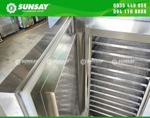 Cách cửa dày, chắc chắn, cách nhiệt tốt