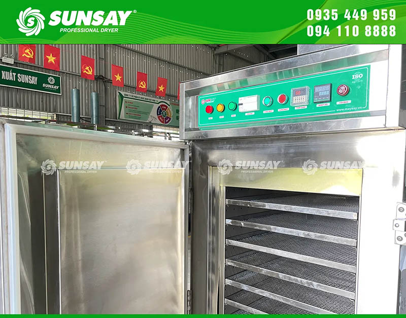 Cửa có rôn cao su giúp không gian bên trong kín, không thoát nhiệt ra ngoài