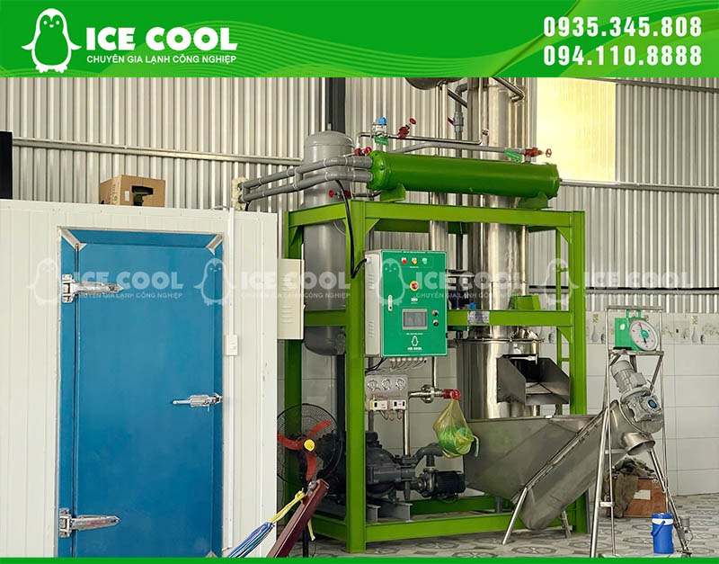 Hệ thống bao gồm máy đá viên cà phê 5 tấn, máy làm đá cây và kho lạnh