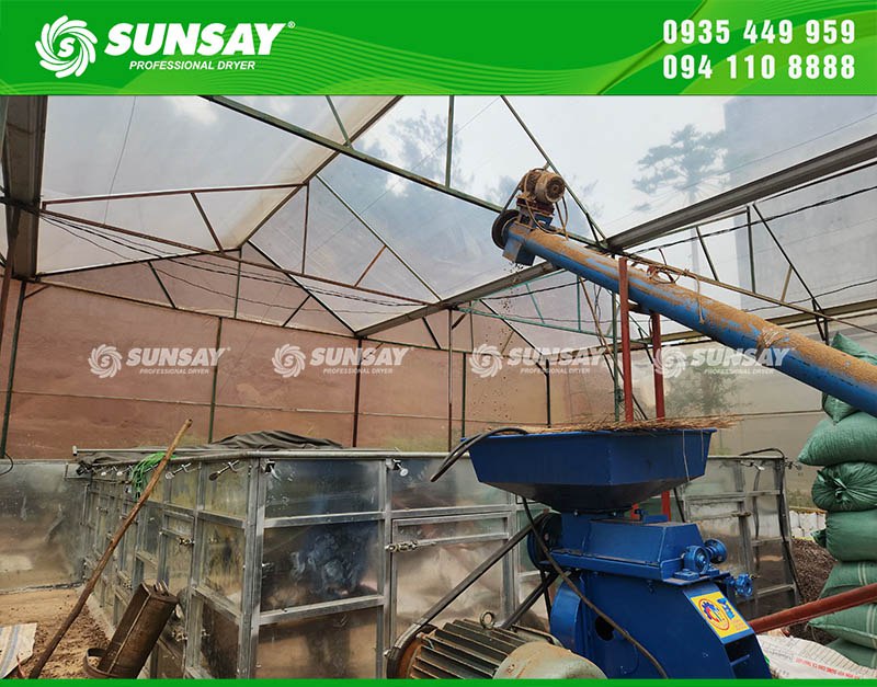 Vít tải dùng để tải cà phê vào máy