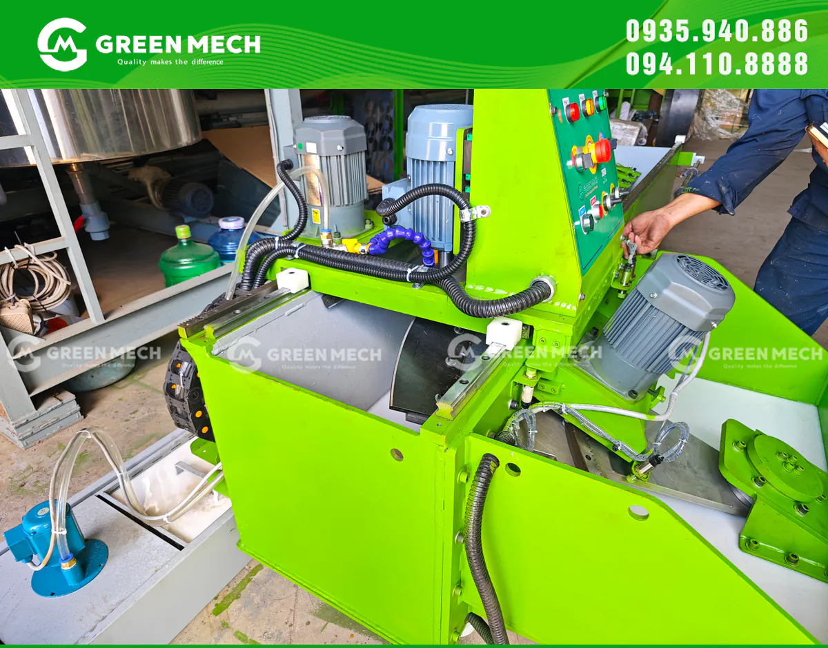 Máy có kết cấu chắc chắn với vật liệu chế tạo bền bỉ